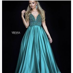 Vienna Fashions Prom Dress